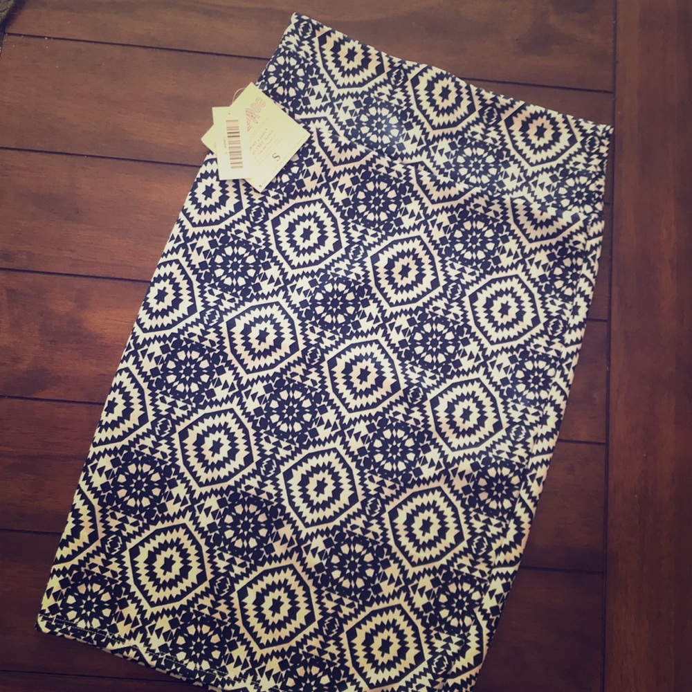 NWT LuLaRoe Cassie (pencil skirt) size S